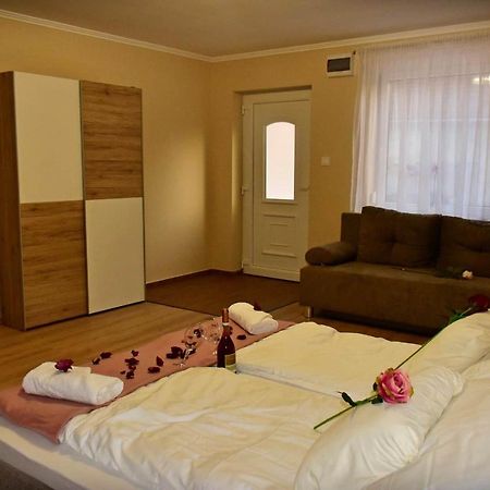 Napfeny Apartman Makó Zewnętrze zdjęcie