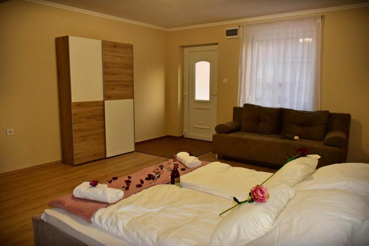 Napfeny Apartman Makó Zewnętrze zdjęcie