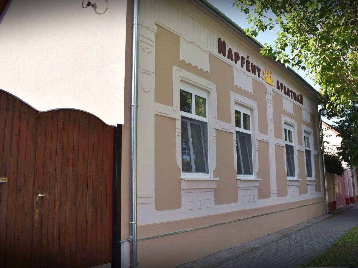 Napfeny Apartman Makó Zewnętrze zdjęcie